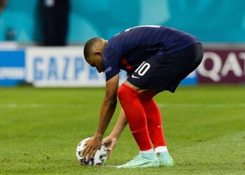 Mbappe Penalty Sends France Through