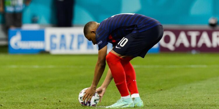 Mbappe Penalty Sends France Through